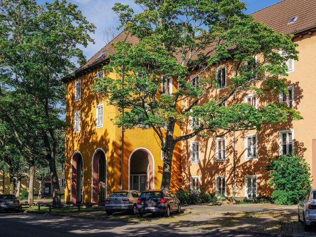 Dachgeschosswohnung mit Einbauküche in den Höfen / DG Rechts