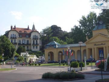 Dachgeschoßwohnung mit Fernblick in historischer Villa – Erstbezug nach hochwertiger Renovierung