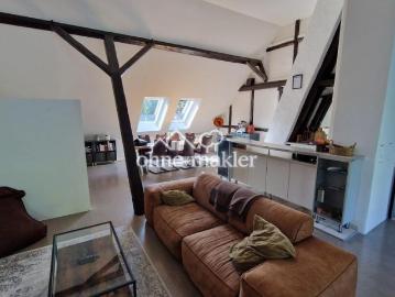 Dachgeschosswohnung mit Gartennutzung im kernsanierten Landhaus