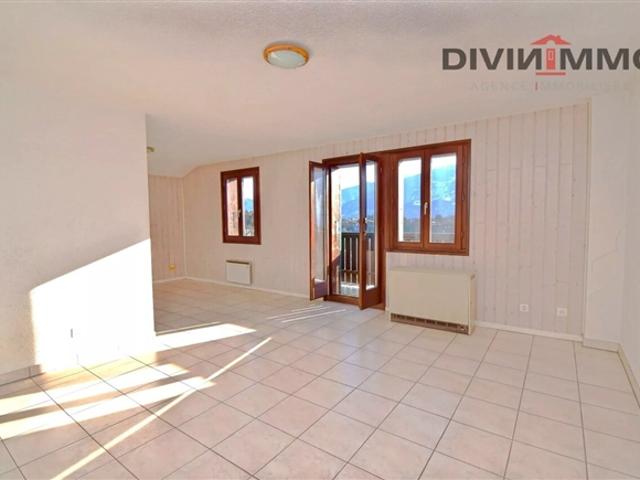 Dachgeschosswohnung mit Garage