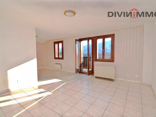 Dachgeschosswohnung mit Garage