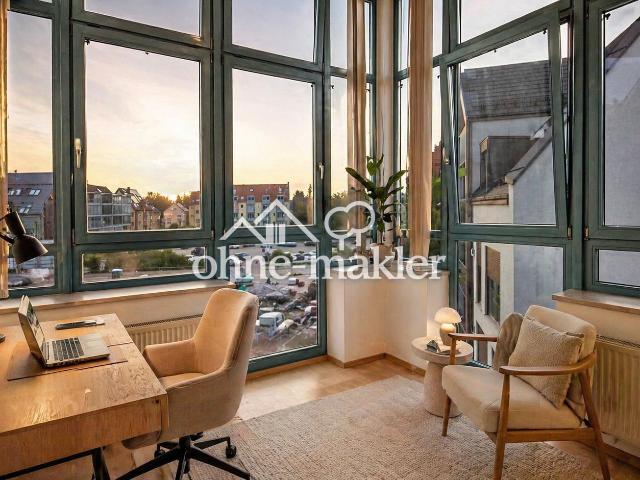 Dachgeschosswohnung mit Kamin, Loggia und Turmzimmer