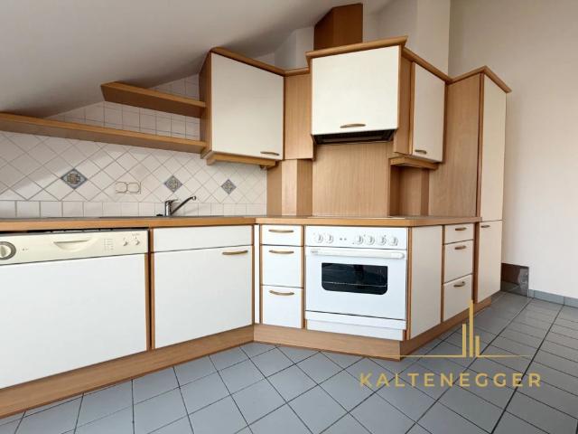Dachgeschosswohnung mit Klimaanlage und Blick auf den Nussdorfer Platz