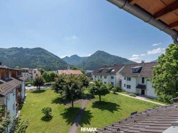 Dachgeschosswohnung mit Loggia und herrlichem Bergblick !