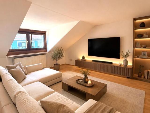 Dachgeschosswohnung mit Renovierungsbedarf und viel Potenzial in Maxvorstadt München