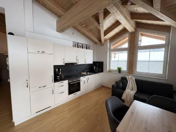 Dachgeschosswohnung mit Sichtdachstuhl & Sonnenbalkon