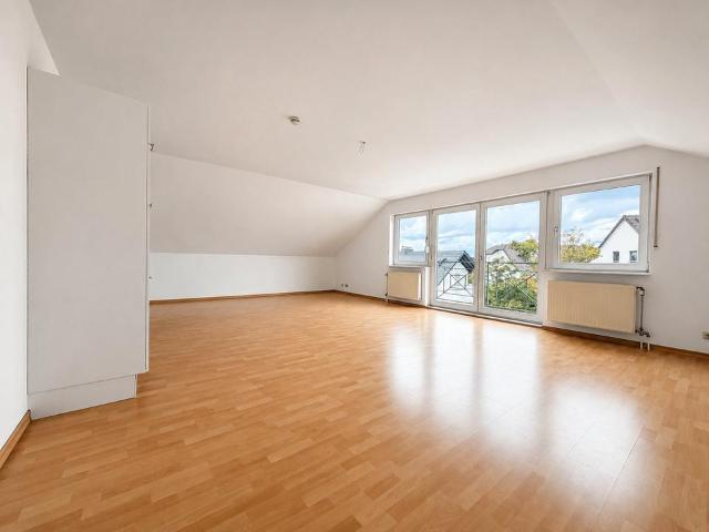 Dachgeschosswohnung mit Stellplatz, Kellerraum und Spitzboden!