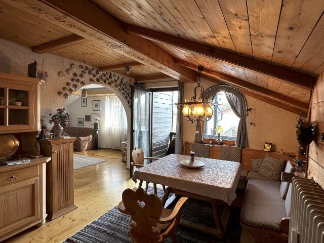 Dachgeschosswohnung mit Südbalkon – Großzügig wohnen in Neubeuern