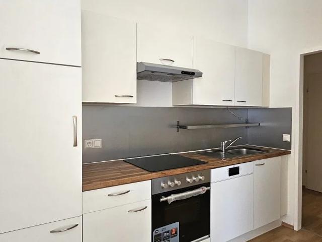 DACHGESCHOSSWOHNUNG NÄHE U6