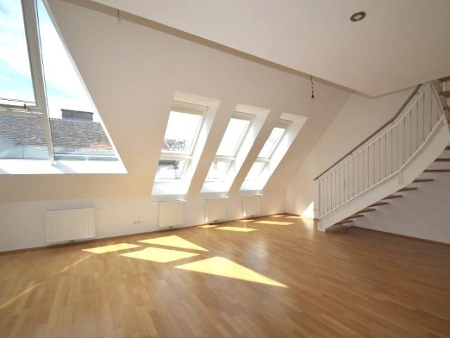 Dachgeschosswohnung auf 2 Etagen mit großer südseitiger Terrasse in der Stumpergasse!