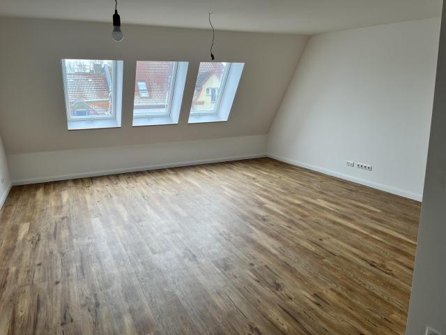Dachgeschosswohnung Dietzgenstraße 93