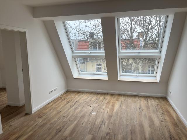 Dachgeschosswohnung Dietzgenstraße 93