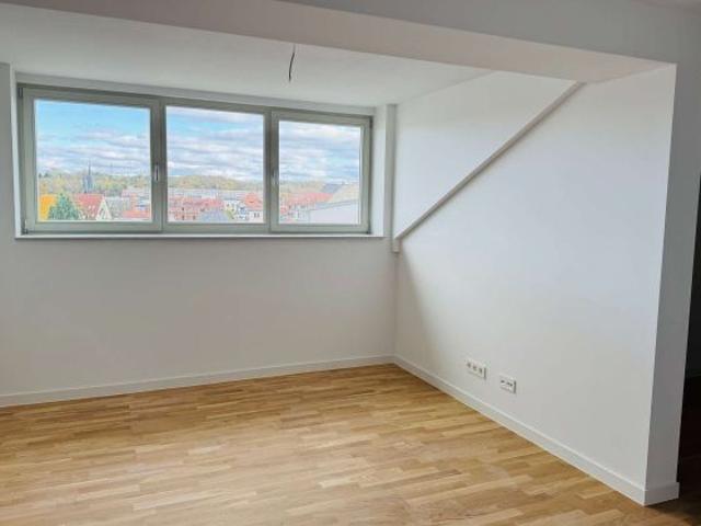 DACHGESCHOSSWOHNUNG~ERSTBEZUG~TOLLER GRUNDRISS~3 RÄUME~BALKON~STELLPLATZ