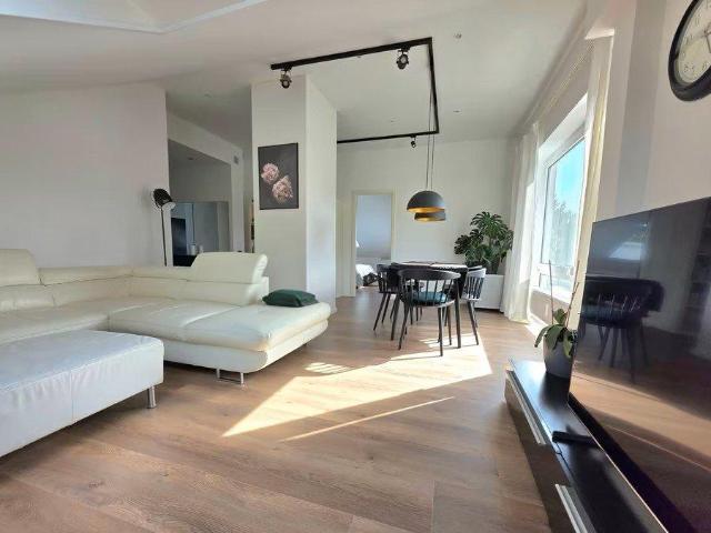 Dachgeschosswohnung im Herzen von Kelkheim – 4,5 Zimmer, Garage &