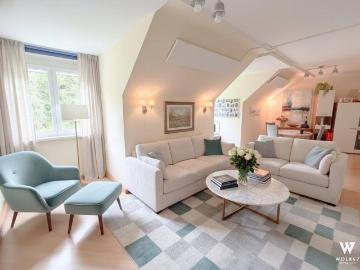 Dachgeschosswohnung im 18. | 2 Zimmer | ruhig, gepflegt | 1 Gehminute zum Pötzleinsdorfer Schlosspark