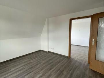 Dachgeschosswohnung in Fraureuth mit Einbauküche