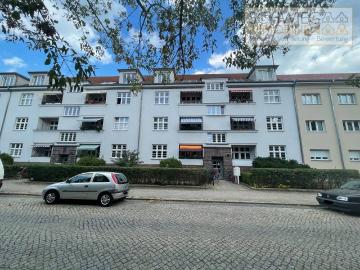 Dachgeschosswohnung in Potsdam West, 2 Zimmer, Küche, Bad, Kellerraum und PKW Stellplatz