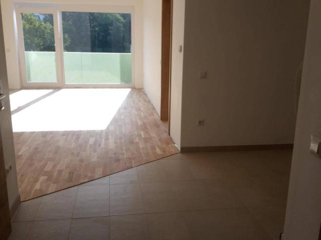 Dachgeschoßwohnung in Zentrumsnähe mit grüner Aussicht vom Balkon, Kellerabteil, Tiefgaragenstellplatz inkl. E Auto Steckdose