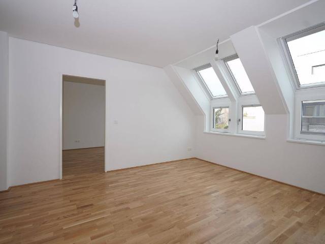 Dachgeschosswohnung Kagraner Platz 11