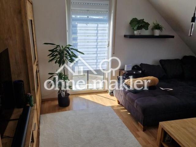 Dachgeschoßwohnung links 3 ZKB mit großem Balkon frei ab 01.10.2026 Blick in die Weinberge