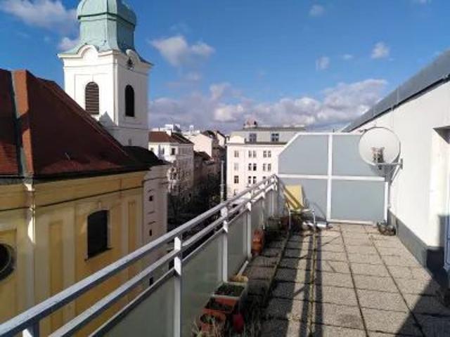 Dachgeschosswohnung WG fähig mit großzügigen Terrassen O+ W