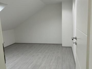 Dachgeschosswohnung zu vermieten