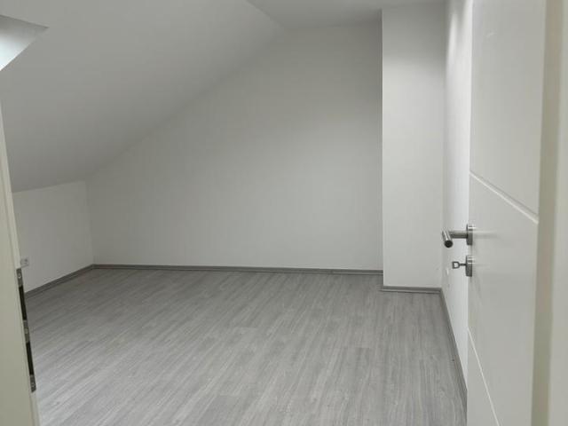 Dachgeschosswohnung zu vermieten
