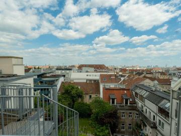 Dachgeschoßwohnung 96m² mit 2 Terrassen, Klimaanlage & Einbauküche in 1150 Wien!