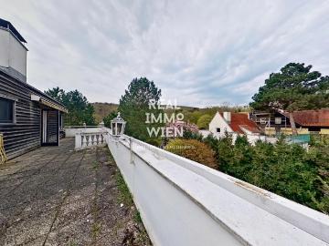Dachgeschoß 3 Zimmer Wohnung mit 50m² Terrassenfläche, Stellplatz & Einbauküche in 1180 Wien zu mieten!