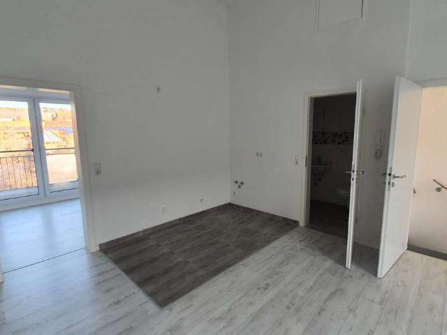 Dachgeschoß 2 Zimmer Wohnung mit 2 Balkonen