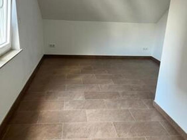 Dachgeschoss 900,00 EUR Kaltmiete, ca.65,00 m²
