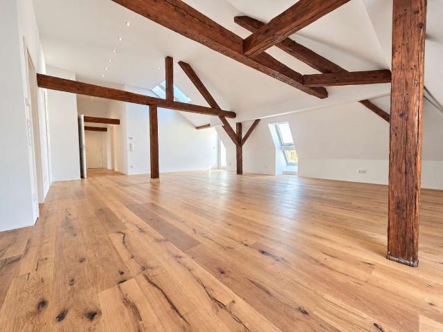 Dachgeschoss Charme trifft modernen Luxus – 147 m² mit Sichtbalken & hochwertiger Einbauküche