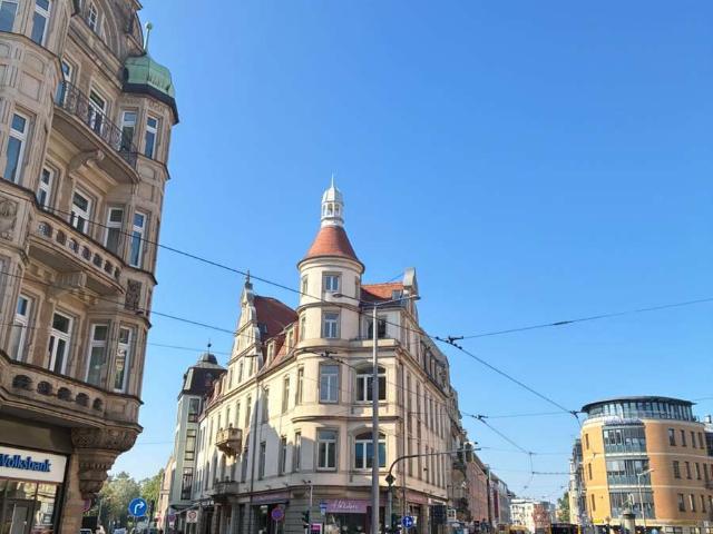 Dachgeschoss Ambiente mit Balkon zur Westseite und 2 Zimmern in Dresden 01309