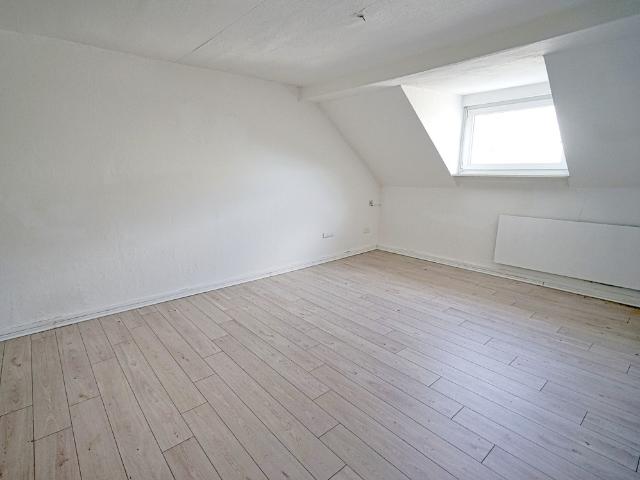 Dachgeschoß Altbauwohnung mitten in der Neheimer City!
