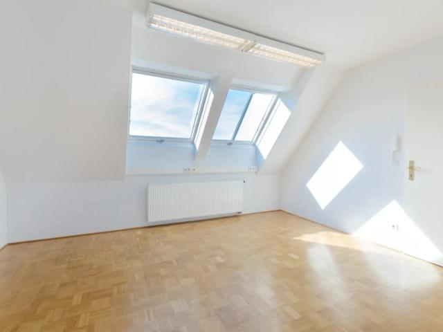 DACHGESCHOSS GARCONNIERE U Bahnnähe