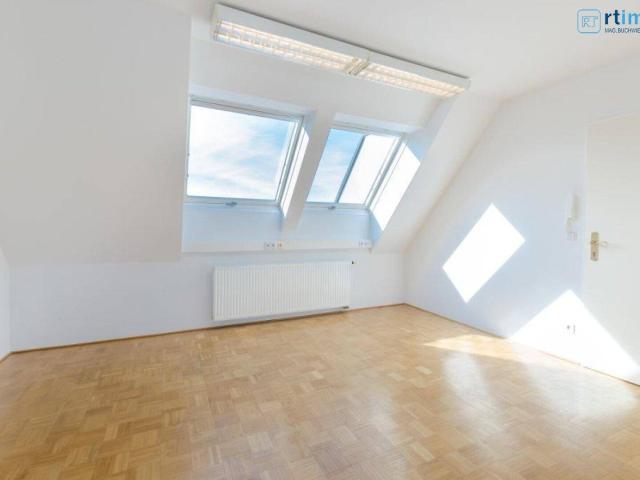 DACHGESCHOSS GARCONNIERE U Bahnnähe