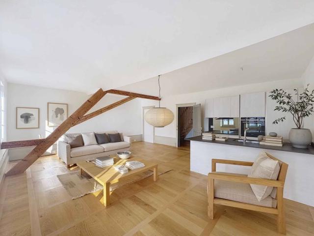 Dachgeschoss Geräumige 3,5 Zimmer 99 m2 + Dachgeschoss in einem renovierten Altbau