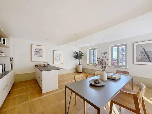 Dachgeschoss Geräumige 3,5 Zimmer 99 m2 + Dachgeschoss in einem renovierten Altbau