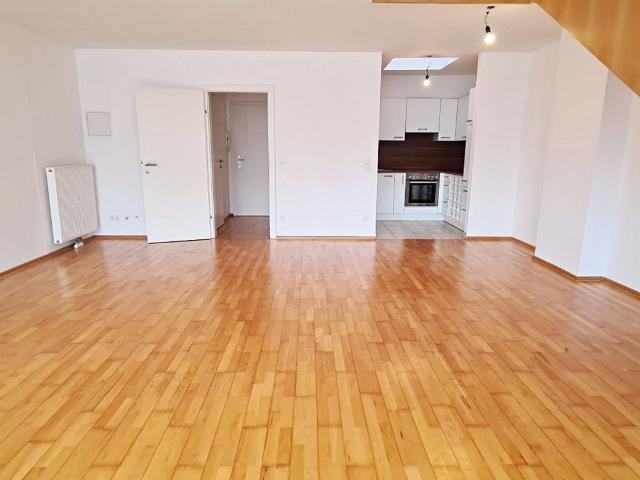 DACHGESCHOSS, FERNLICK, 95 m2 Neubau mit 22 m2 Freifläche, Wohnküche, 1 Zimmer, Wannenbad, Parketten, Innstraße