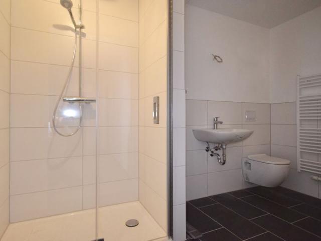 Dachgeschoss • Kaßberg • 2 Raum Apartment • Bad mit Dusche • neues Laminat • Einbauküche • Kaßberg