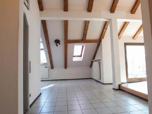 Dachgeschoss in Bruckmühl: 3 Zimmer in 3 Parteien Haus Top L age