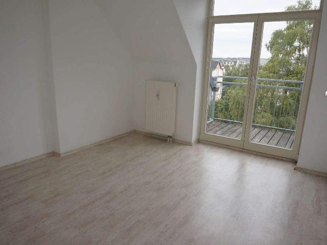 Dachgeschoss inkl. EBK ! Balkon Bad mit Dusche !