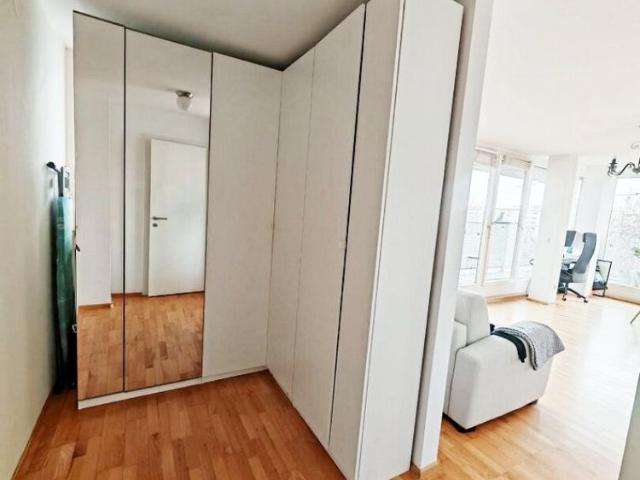 DACHGESCHOSS, INNSTRASSE, 49 m2 Neubau mit 14 m2 Loggia/Terrasse, 1 Zimmer, Komplettküche, Duschbad, Parketten