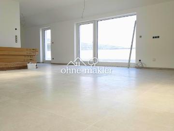 4 Zimmer Wohnung frisch saniert mit großem Balkon von privat