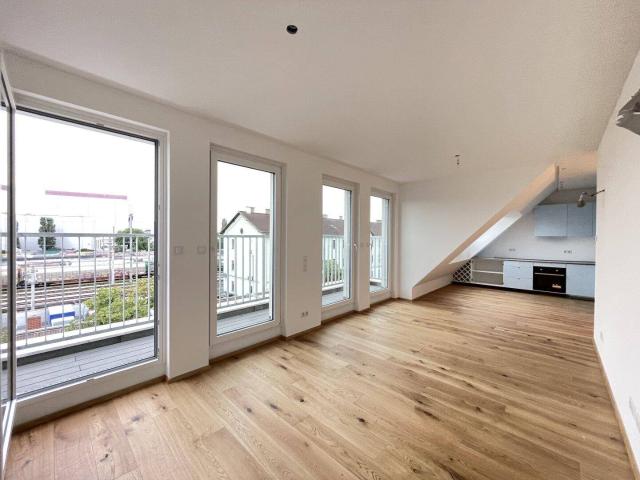 Dachgeschoss mit Balkon bei U2 / Top 14 Wärmepumpe