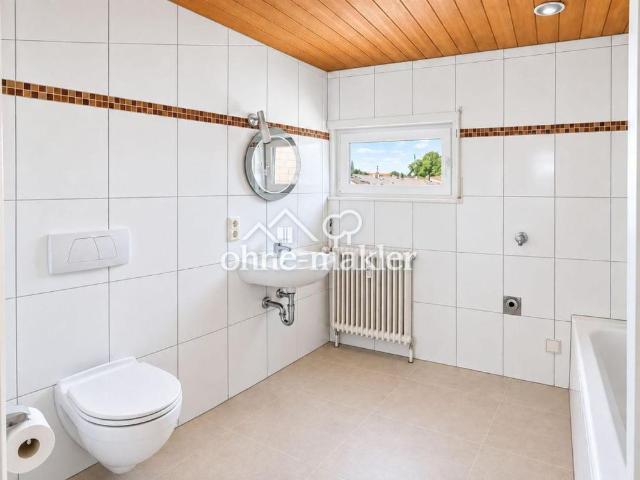 Dachgeschoss mit Charakter: 3 Zimmer, Fischgrätparkett, 26 m² Südterrasse, frei ab 16.11.2026