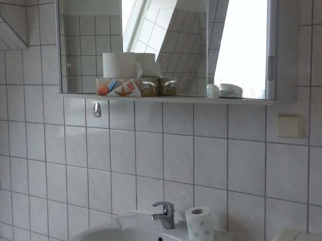 Dachgeschoss mit Charme: 50,5 m², Holzbalken &Tageslichtbad – Gräfestr. 13 – ab 01.12.2026