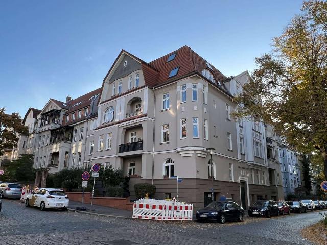Dachgeschoss mit Charme: 50,5 m², Holzbalken &Tageslichtbad Gräfestr. 13 ab 01.12.2026