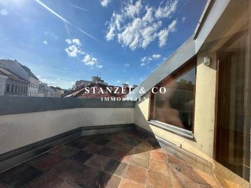 DACHGESCHOSS MIT SÜDWESTTERRASSE IN KLEINEM ALTHAUS