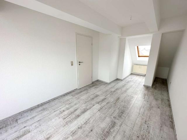 Dachgeschoss mit Weitblick* 2,5 Zimmer | Küche | Tageslichtbad ab 15.01.2027
